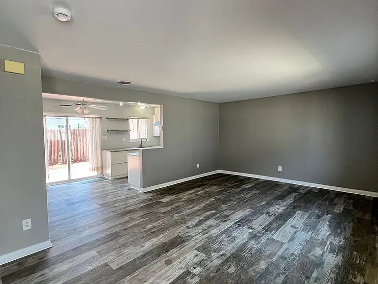 1552 Elm Ave ( F ) — Photo 7