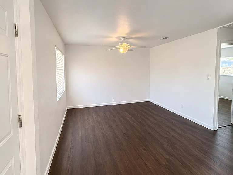 186 E Bonita St — Photo 4