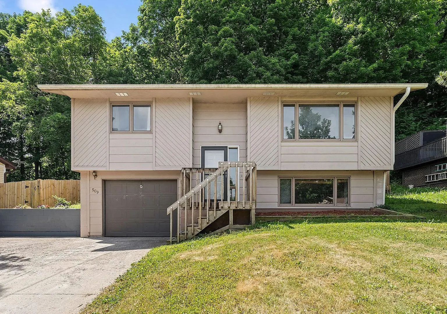 Charming 3BR House in Cannon Falls — Photo 1