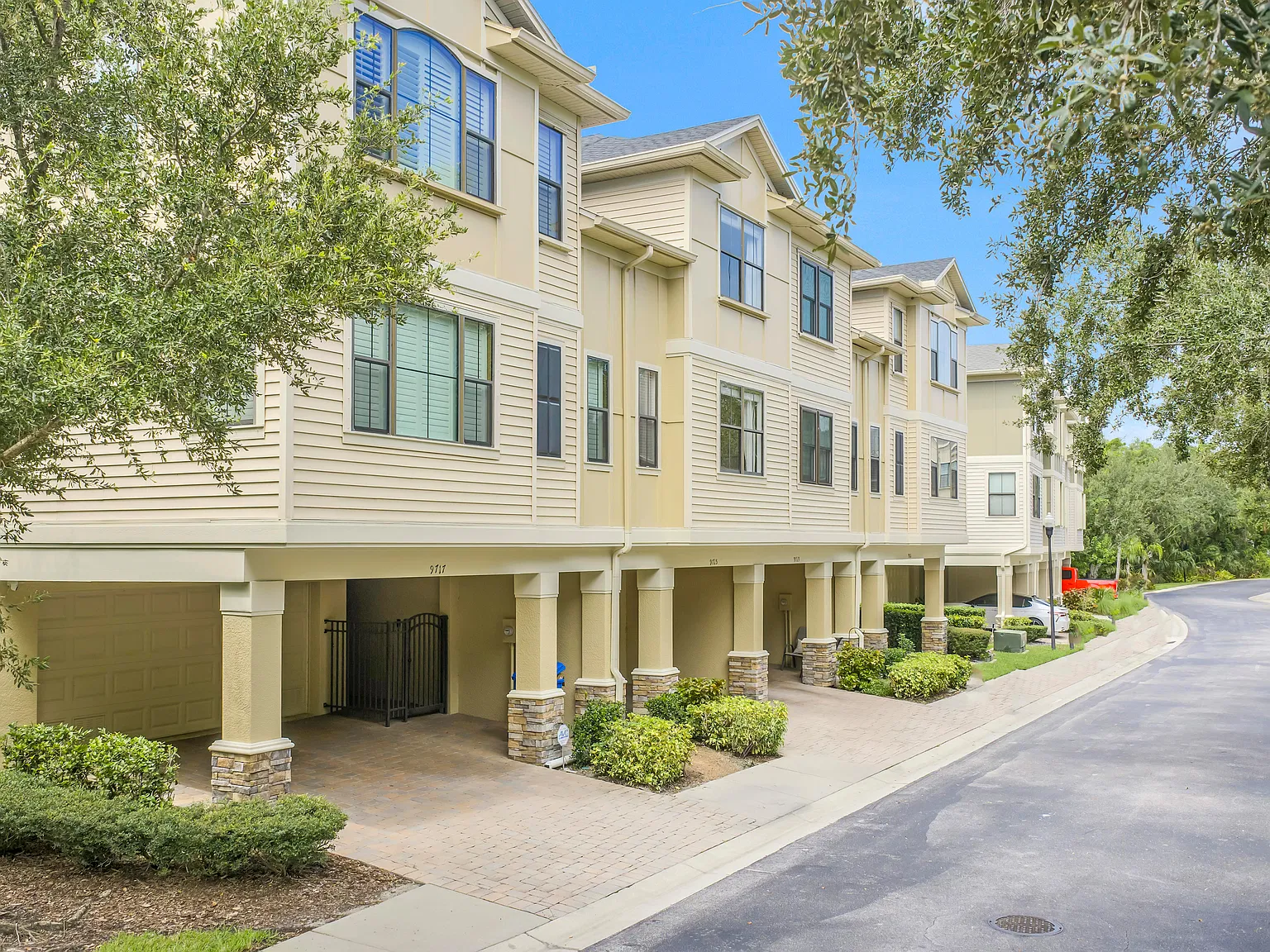 2 bed, 2.5 bath, 1724 sqft, $2,750 — Photo 1