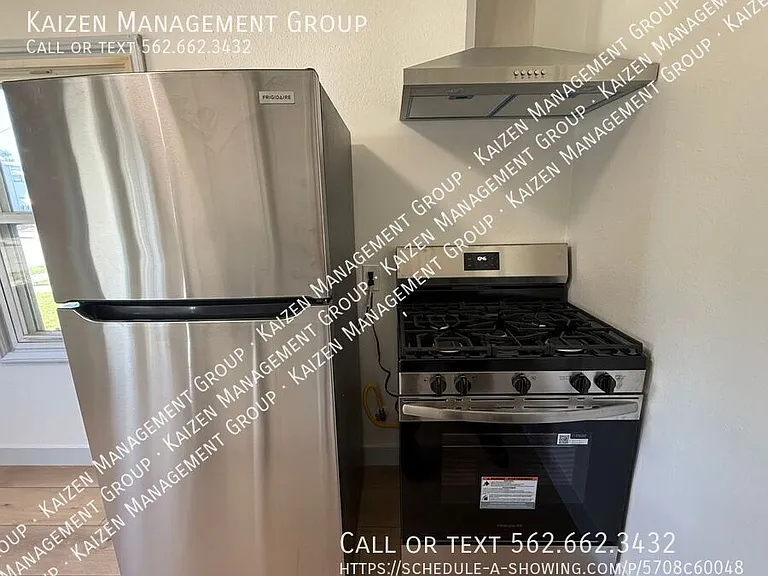 160 W Hillcrest Blvd #A — Photo 4