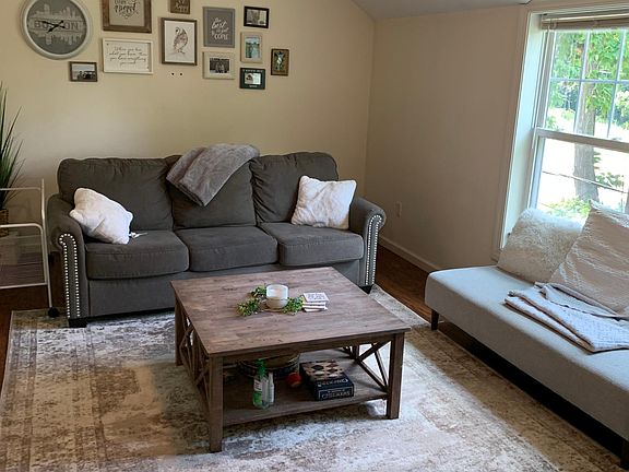 4th image of 332 S Silver Ln #1