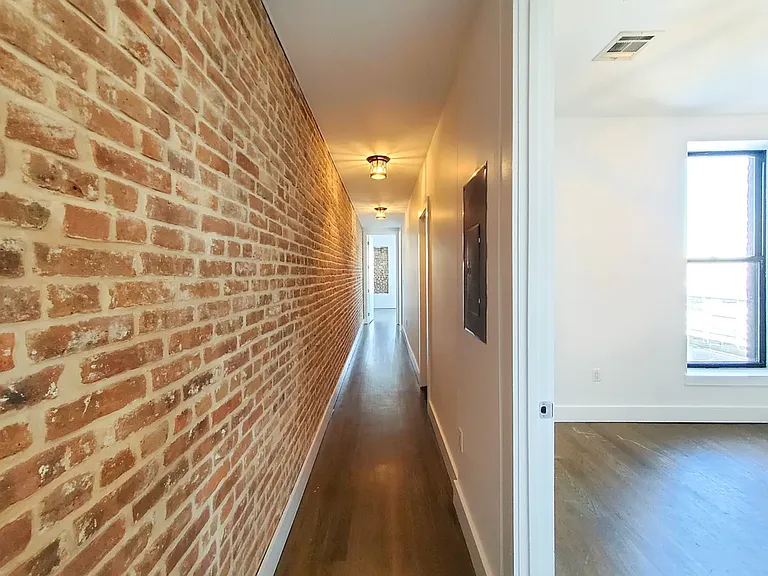 60 New York Ave #4R — Photo 9