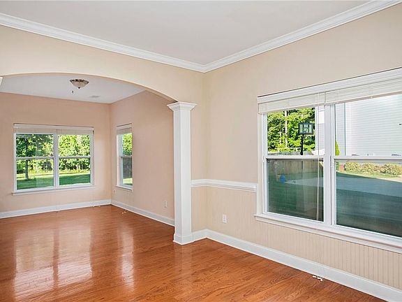 3rd image of 174 Shoal Park Dr