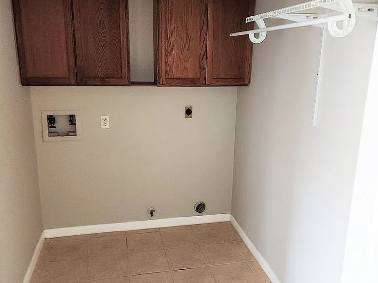 2402 Chestnut Mills Rd — Photo 8