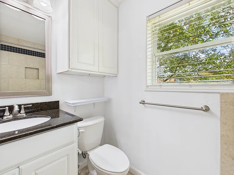 1402 Village Dr — Photo 28