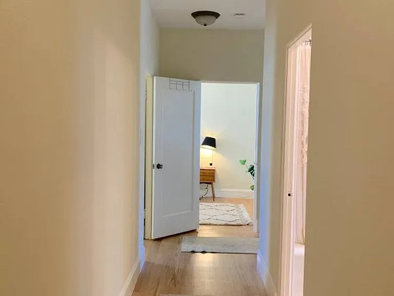 2240 Bay St — Photo 4