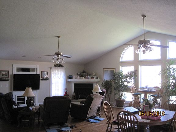 3rd image of 746 Carrie Dr