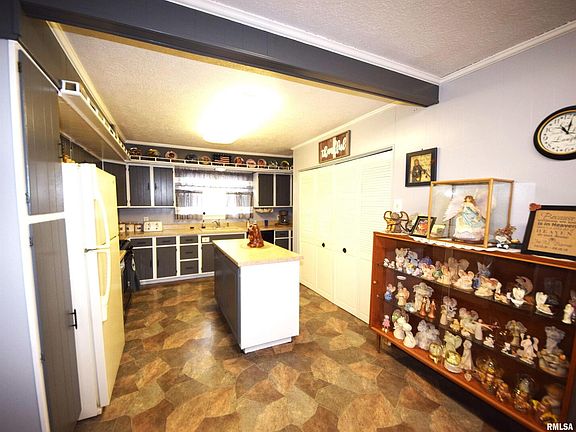 4th image of 1110 Trout Ave