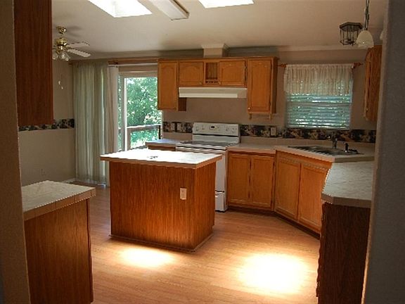 4th image of 1103 Country Wood Dr