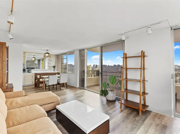 2825 S King St APT 2504, Honolulu, HI 96826