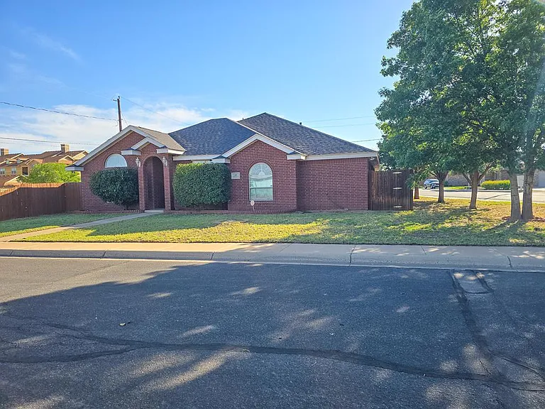 4801 Whitman Dr — Photo 1