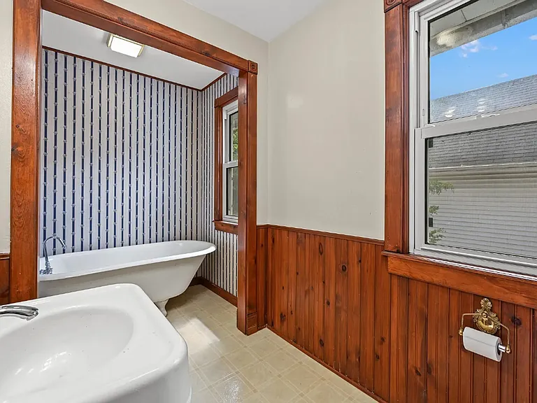 2508 Windsor Ave — Photo 2