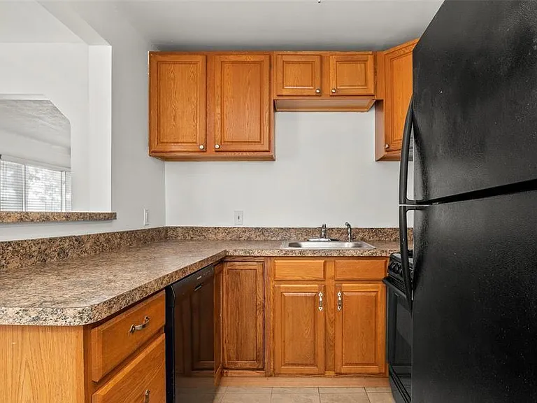 24868 Grove Ave — Photo 6