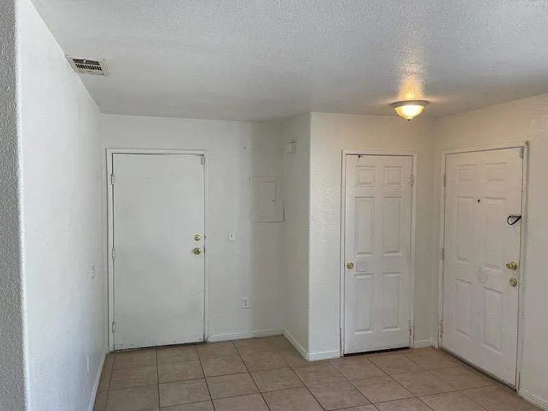 4 bed, 1.5 bath, 1980 sqft, $2,900 — Photo 2