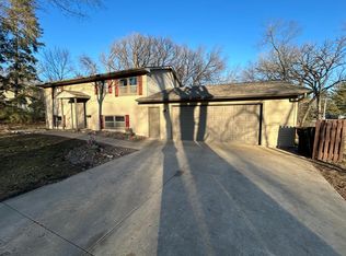 1990 Nelson Ln SE, Rochester, MN 55904