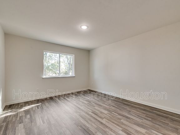 4th image of 5513 Bacher St