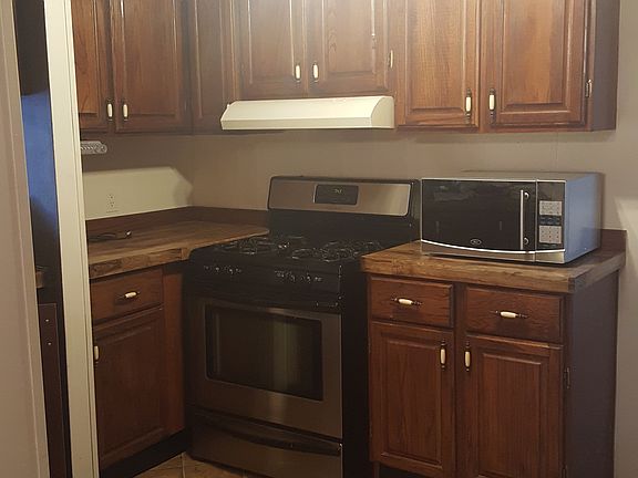 4th image of 33 Deerfield Ct