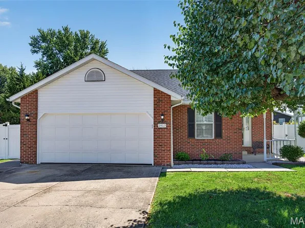 2917 Periwinkle Ct, Highland, IL 62249