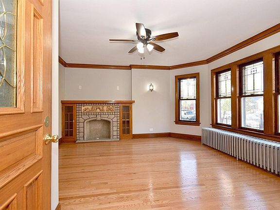 2nd image of 3019 N Narragansett Ave