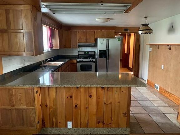 5th image of 219 Clover Pl