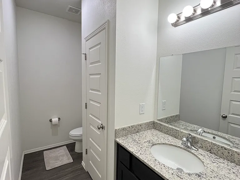 1018 S Benchmark Ln #2 — Photo 8