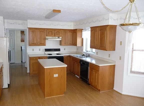 4th image of 16 Cobblefield Way