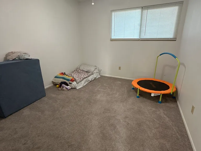 2221 W Farmdale Ave #23 — Photo 8