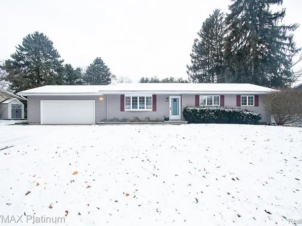 6060 Redondo Dr, Haslett, MI 48840