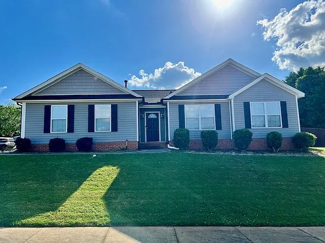 3 bed, 1500 sqft, $2,100 — Photo 1