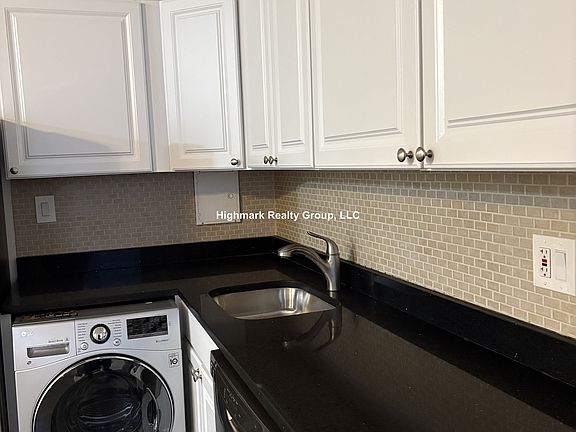 3rd image of 3349 N Marshfield Ave #209