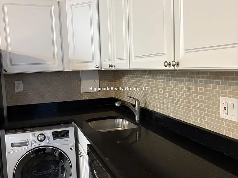3349 N Marshfield Ave #209 — Photo 3