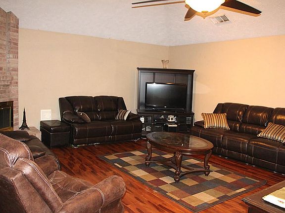 4th image of 1209 Wildwood Dr