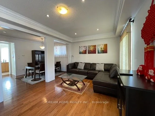 18 Yates Ave — Photo 8