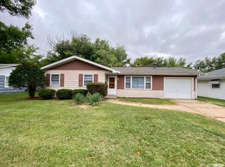 2701 W Scenic Dr, Peoria, IL 61615