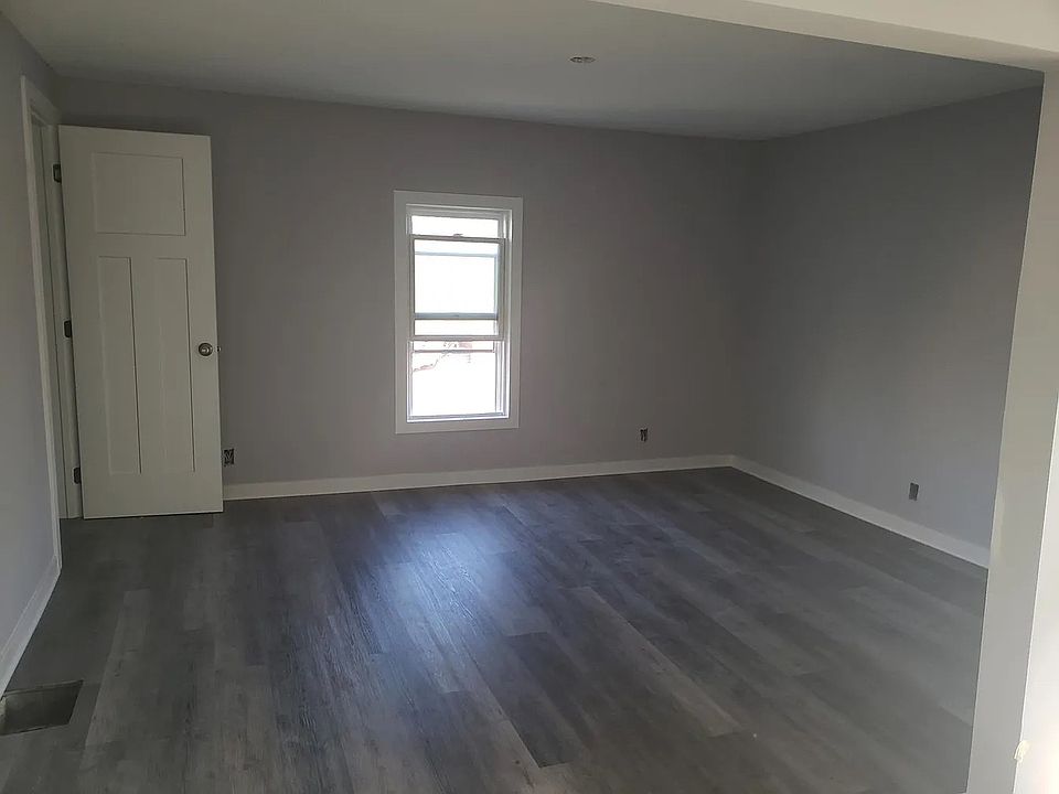 1st image of 308 Como Ave APT 2