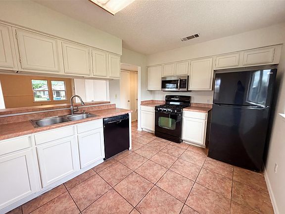 2nd image of 1301 Pitcairn Dr