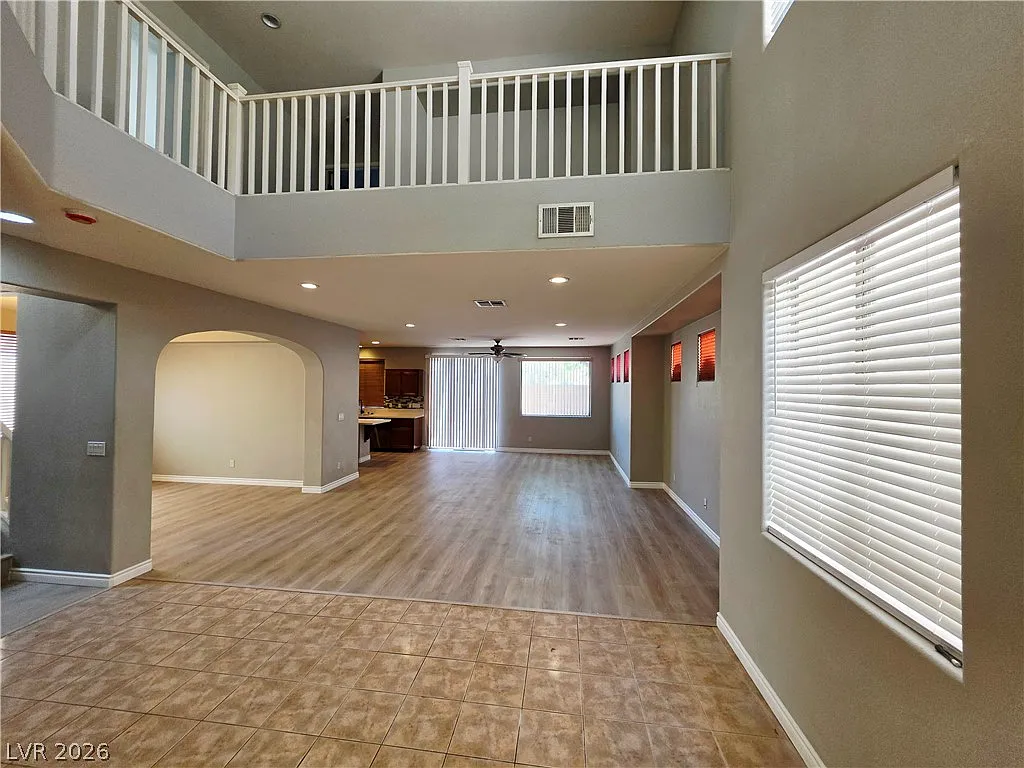 5 bed, 3.0 bath, 2775 sqft, $2,800 — Photo 3