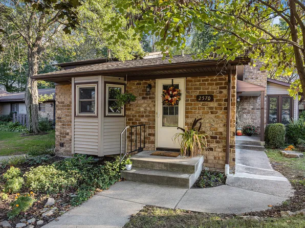 2570 Knightsbridge Rd SE, Grand Rapids, MI 49546