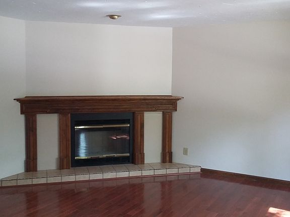 3rd image of 1811 Tuxworth Ave