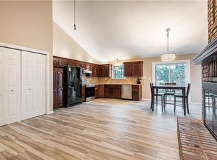 17233 W 70th St, Shawnee, KS 66217