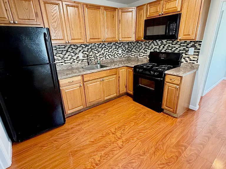 392 Madison Ave — Photo 5