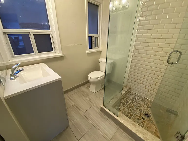 412 Dovercourt Rd #UPPER — Photo 17