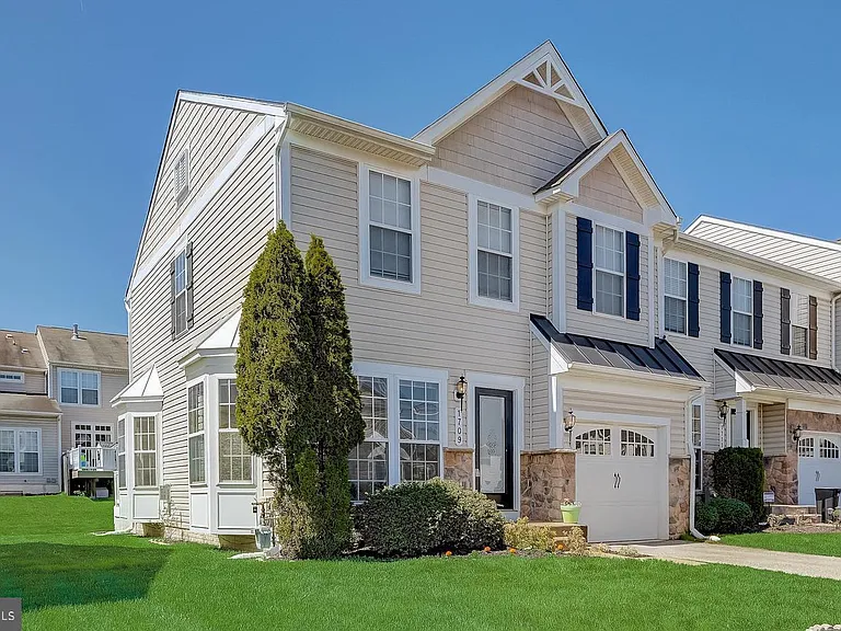 1709 Hayle Dr — Photo 3