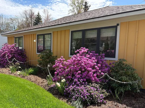 7 Stanbury Rd, Burlington, VT 05408