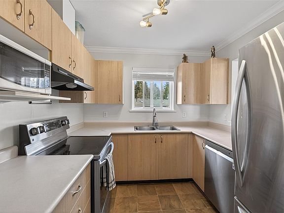 4th image of 840 Braidwood Rd #401