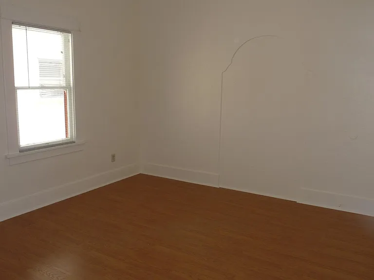 760 Orizaba Ave — Photo 6