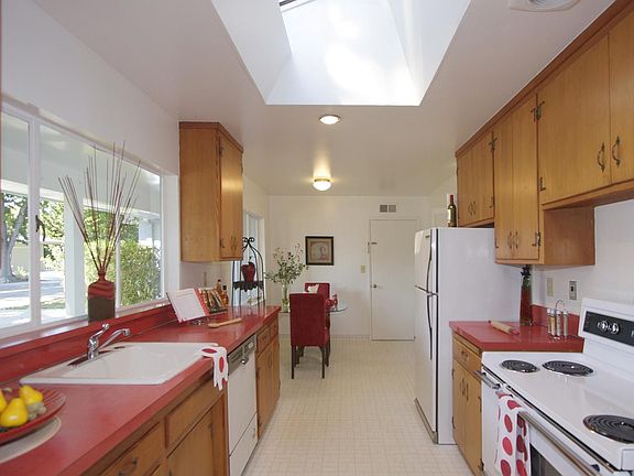 4th image of 480 Linfield Dr