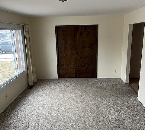 4th image of 1947 Meadow Dr