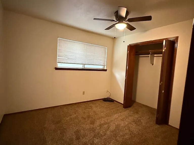 Fox Valley Apartments — Photo 42